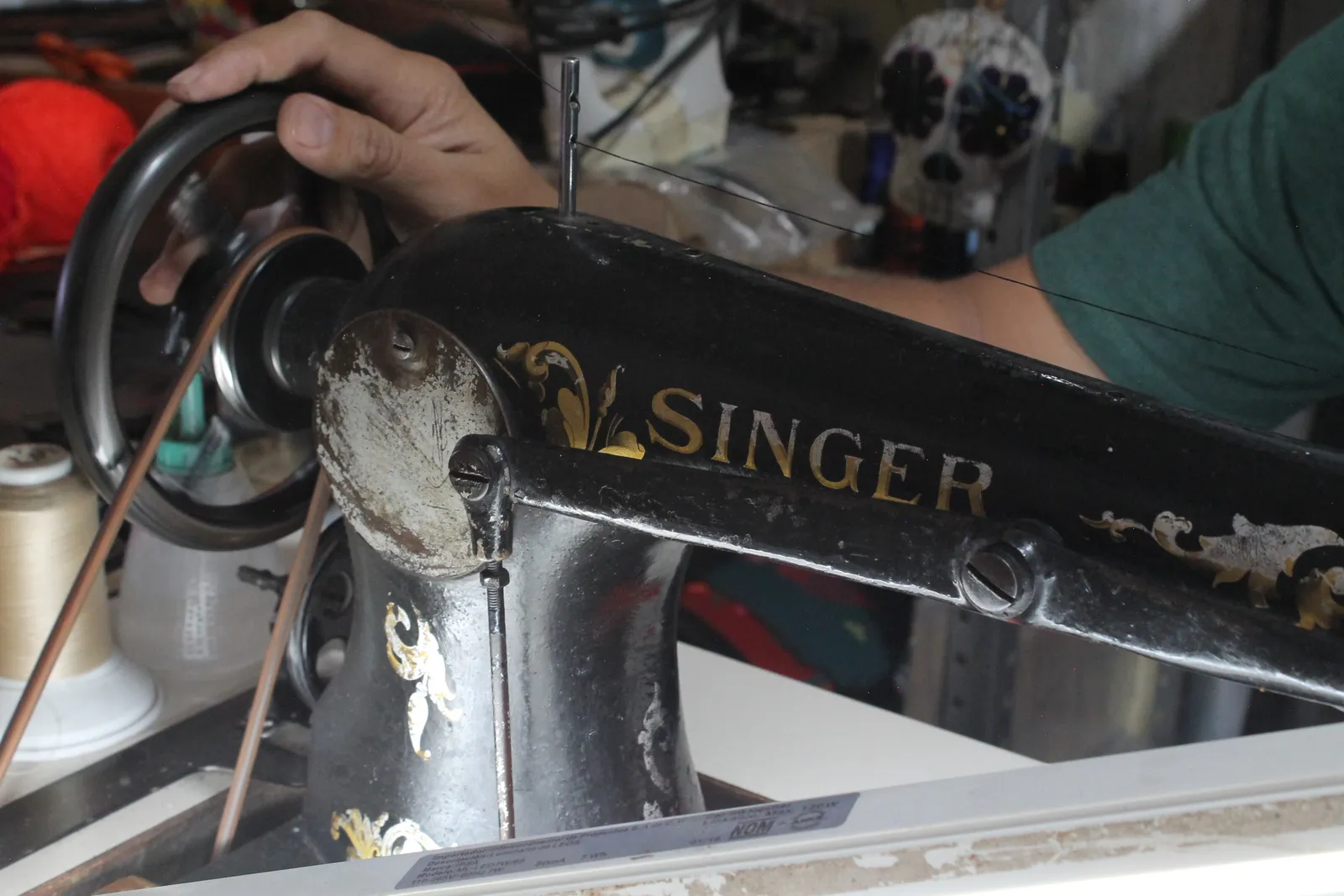 Costura a máquina en el taller