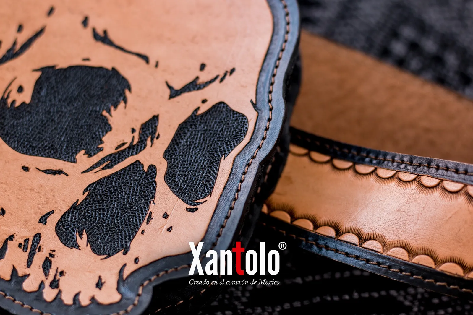 Detalle de piel labrada a mano